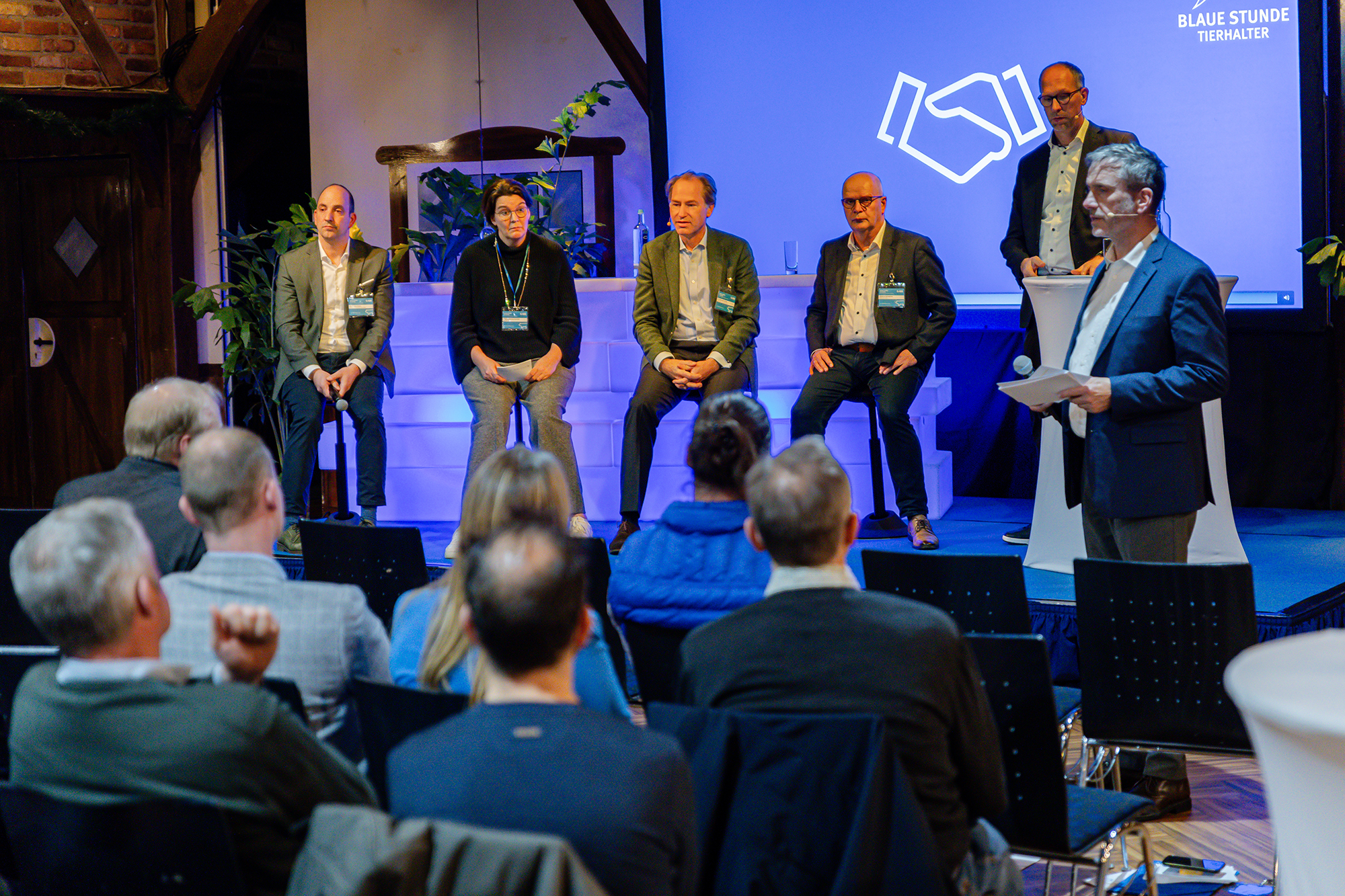 QS Qualität und Sicherheit | Blaue Stunde in Kooperation mit dem Landwirtschaftsverlag im Gespräch mit Tierhaltern im Dorf Münsterland. November 2025